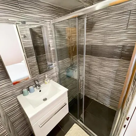 Charming In With Sea View - 35 M² Apartmán Jadranovo